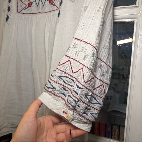 Johnny Was White Blouse with Red and Blue Embroidery - Picture 6 of 16
